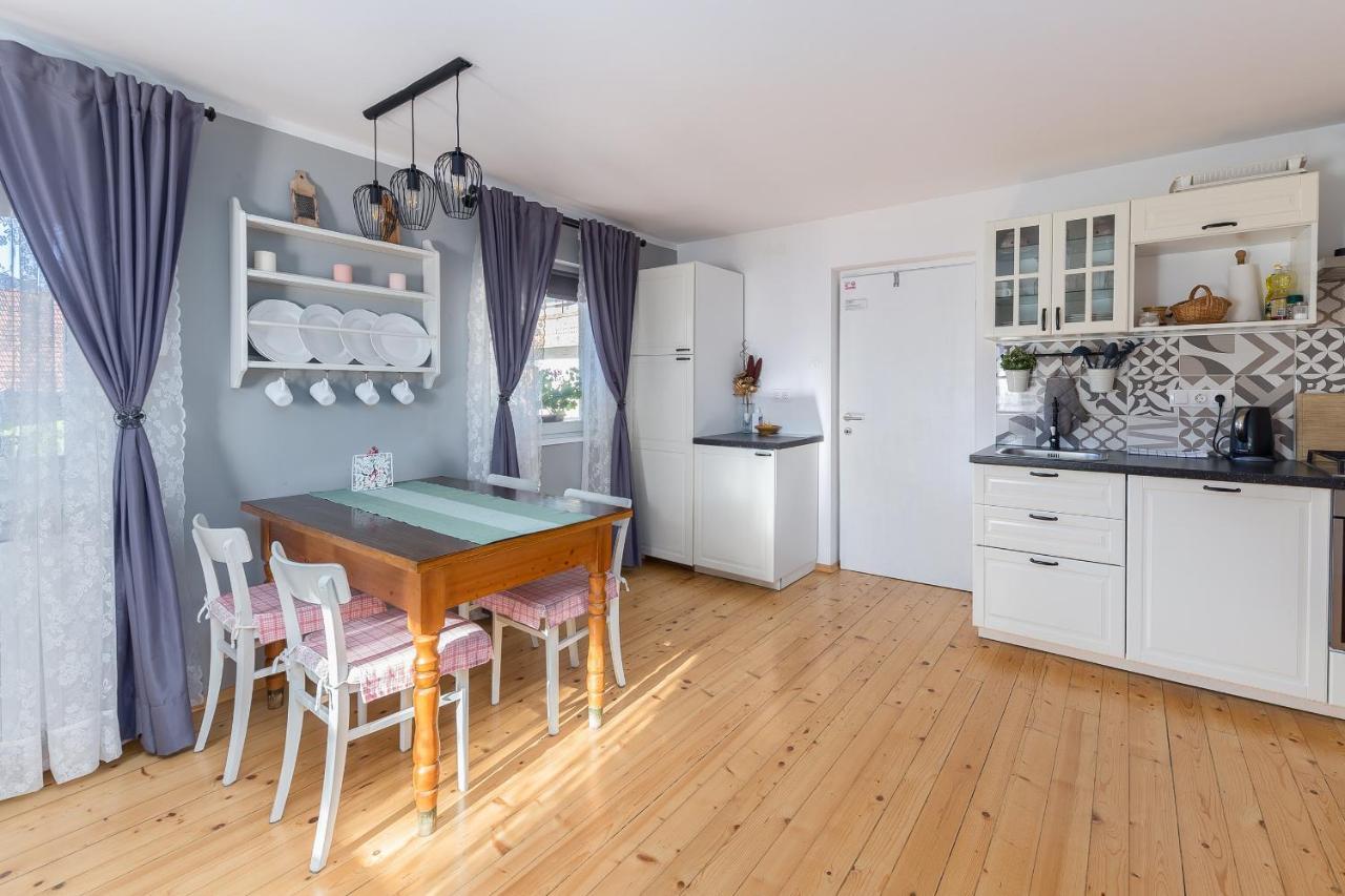בוהין Apartma Ivana & Ivanka מראה חיצוני תמונה